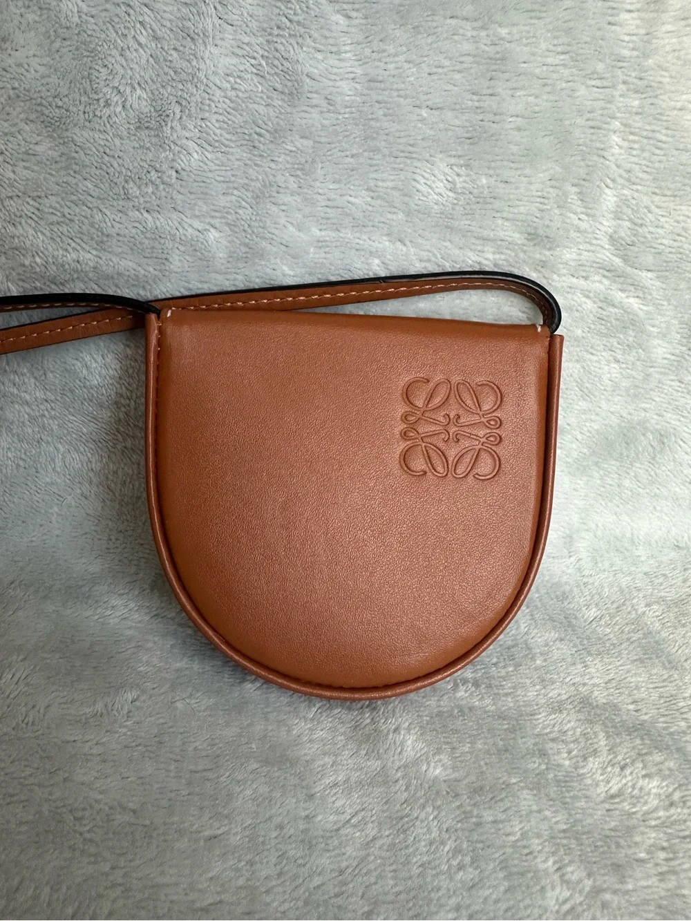 LOEWE Heel Mini Pouch Necklace Bag Tan Leather Complete Set 🤎 - Picture 2 of 13